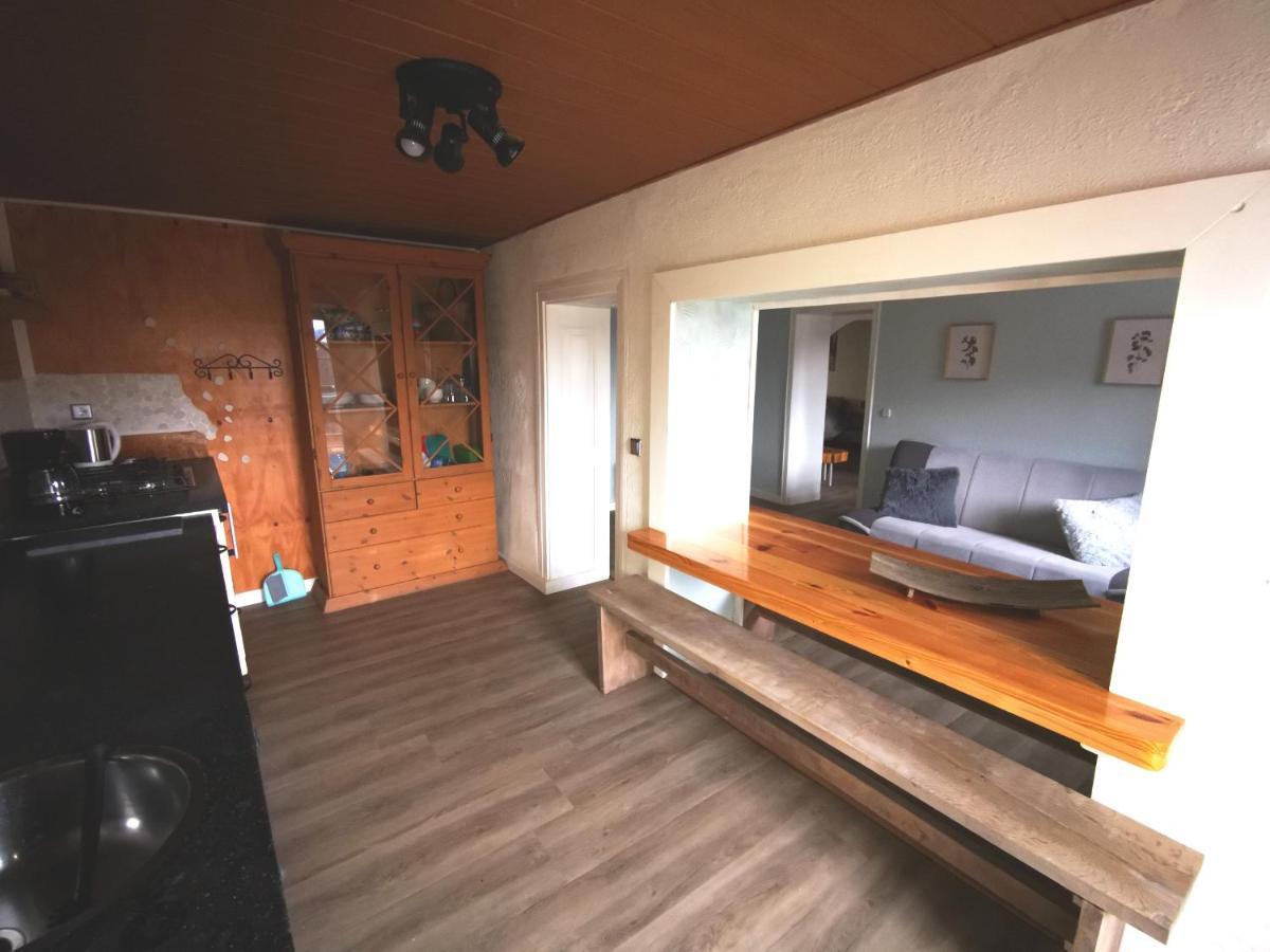 Mooi Ruim Appartement In Antieke Stadsboerderij Schönecken 외부 사진