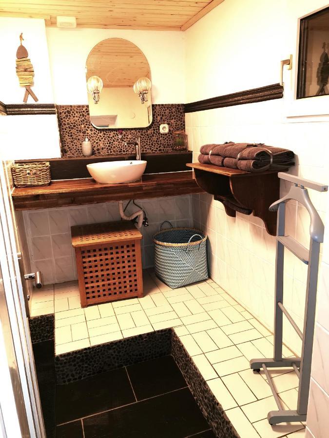 Mooi Ruim Appartement In Antieke Stadsboerderij Schönecken 외부 사진